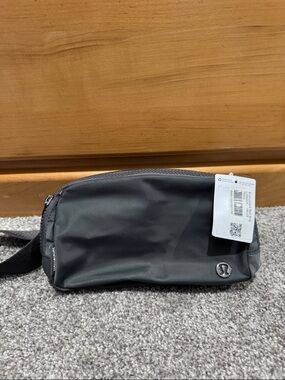 Lululemon Everywhere Belt Bag 1L